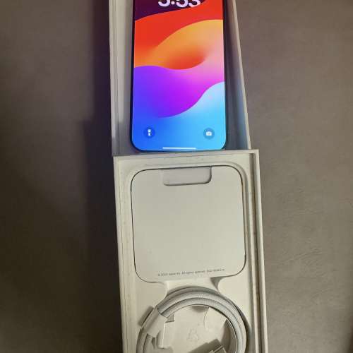 iPhone 15 pro 128GB 連原裝盒充電線