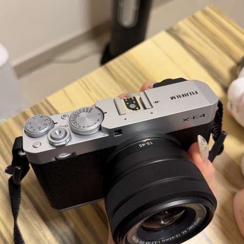 Fujifilm XE4（銀色）