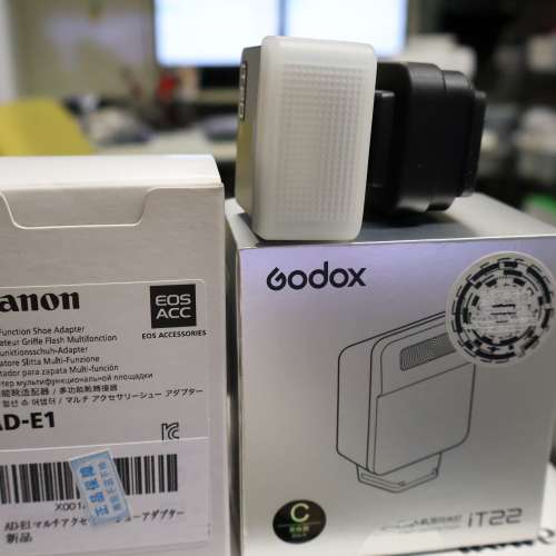 Canon Powershot V1 + HG-100TBR 藍芽手柄 + AD-E1多功能靴轉接器 + 神牛 godox IT...