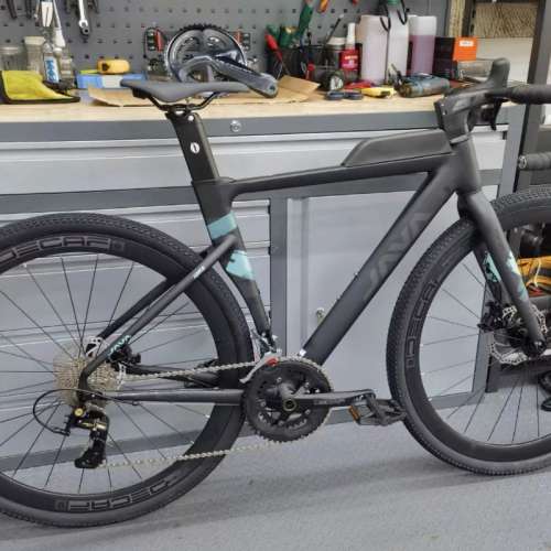 消光黑色 消光鈦色 JAVA IDRA GRAVEL 24速 油剎桶軸鋁合金越野公路車 送水架前後蛙燈