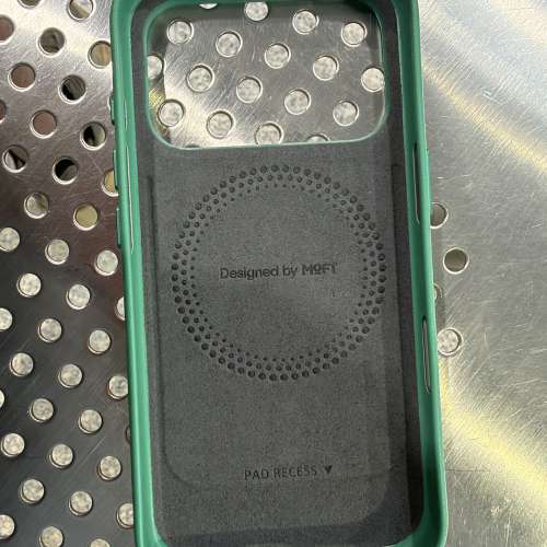 iPhone 17pro 手機殼，95新，原價3百幾！