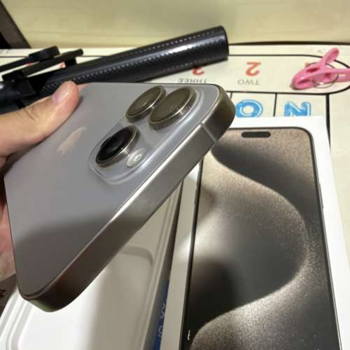 iPhone 15pro max 512gb,港行雙卡原色鈦金屬，電池健康度89，完美冇花，所有原裝冇...