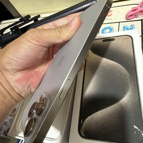 iPhone 15pro max 512gb,港行雙卡原色鈦金屬，電池健康度89，完美冇花，所有原裝冇...