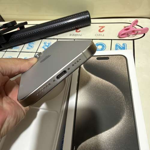 iPhone 15pro max 512gb,港行雙卡原色鈦金屬，電池健康度89，完美冇花，所有原裝冇...