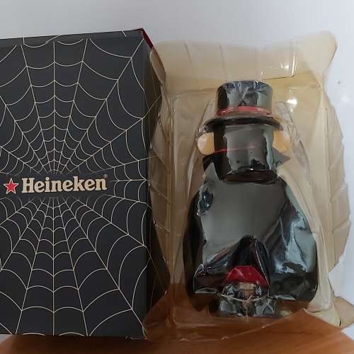 Heineken喜力啤酒萬聖節吸血僵屍公仔，打火機收藏品not GUNDAM MACROSS LEGO STAR ...