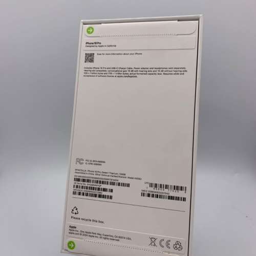 沙漠鈦金配色的 iPhone 16 Pro Max