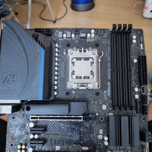 R5 7600X + asrock B650m pg riptide wifi