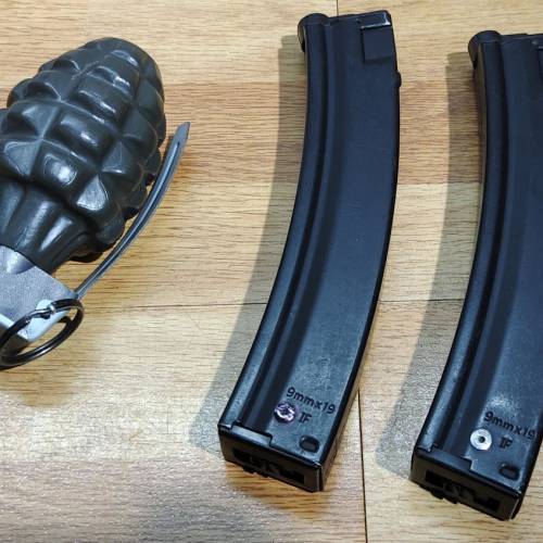 Marui MP5A5 
鏈夾2隻+手榴彈
+bb