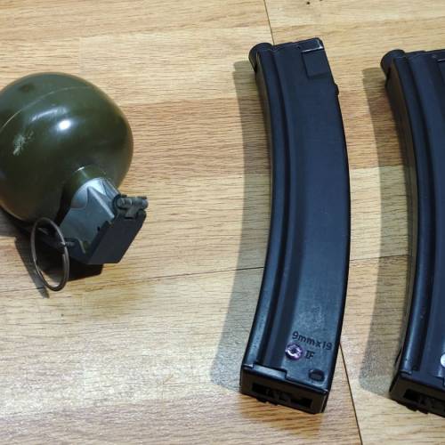Marui MP5A5 
鏈夾2隻+手榴彈C