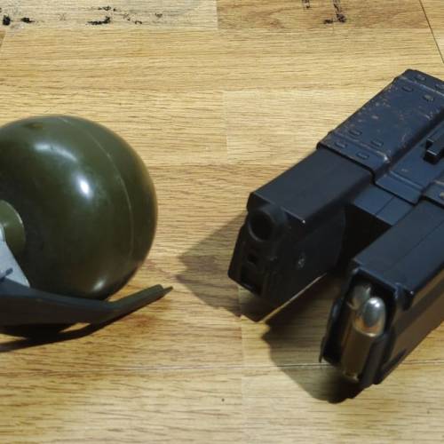 Marui MP5A5 
連体夾+手榴彈c