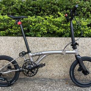 消光鈦色 靚價 2026 新款 JAVA NEO 9速/12速電變 油剎桶軸 16吋349 碳叉鋁合金折叠...