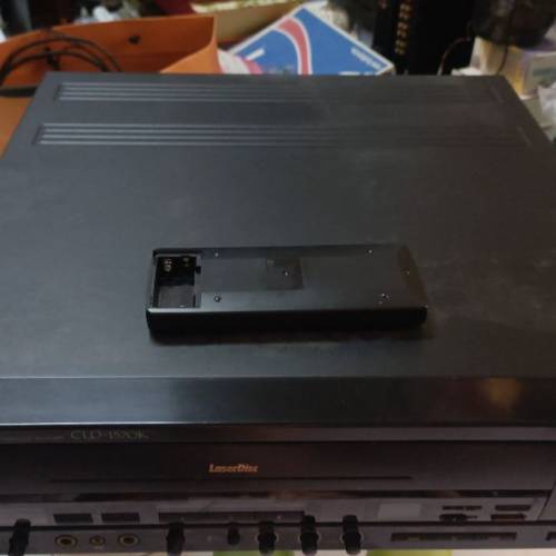 Pioneer CLD-1570K雷射機，注意：吾著機，搖控電池蓋遺失，合维修者或零件出售$150