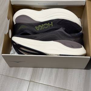 HOKA Skyward laceless