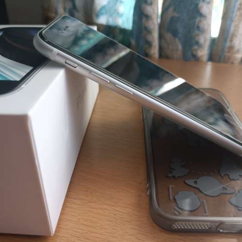 iPhone SE2 2020(第2 代) 128GB 白色 港行 支援 nano SIM + eSIM 雙卡雙待手機