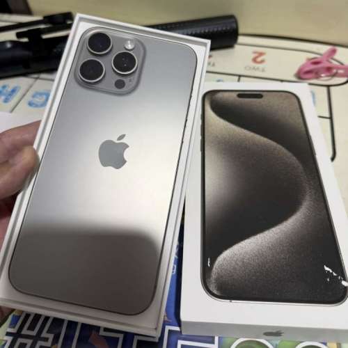 iPhone 15pro max 512gb,港行雙卡原色鈦金屬，電池健康度89，完美冇花，所有原裝冇...