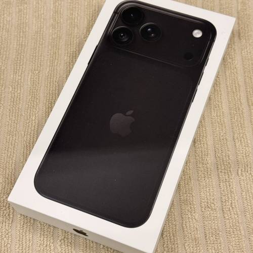 放 全新原封 iPhone 18 pro Max 2Tb (酒紅/黑)