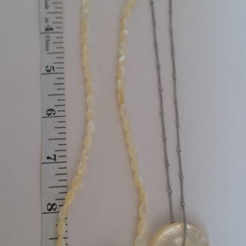 一手兩套名貴珍珠貝殼平安扣25mm，連20吋米珠形頸鏈，另一套30mm珍珠貝殻平安扣連18...
