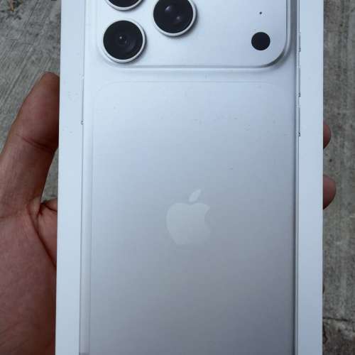 iPhone 18 pro max 256GB 銀色
