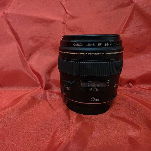 Canon EF 85mm f/1.8 USM Portrait Telephoto Lens
