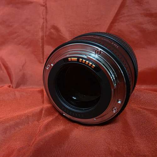 Canon EF 85mm f/1.8 USM Portrait Telephoto Lens