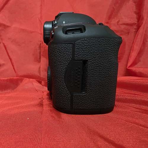 Canon EOS 5D Mark III 22.3MP Full Frame DSLR Camera Body + Battery Charger