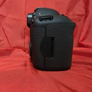 Canon EOS 5D Mark III 22.3MP Full Frame DSLR Camera Body + Battery Charger