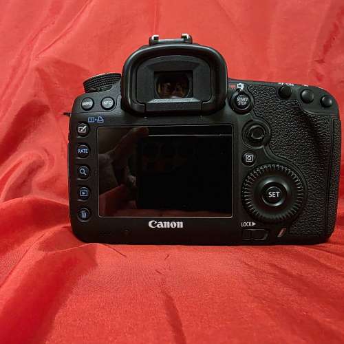 Canon EOS 5D Mark III 22.3MP Full Frame DSLR Camera Body + Battery Charger