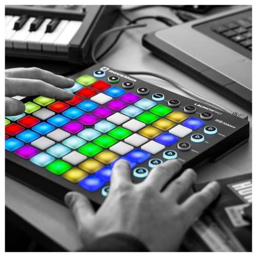 全新 Novation Launchpad MKII MIDI控制器 Ableton Live 為主的控制 連原裝保護套 ...