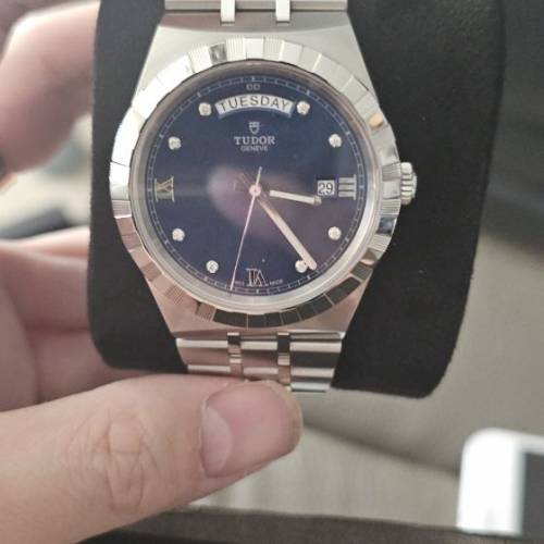 Tudor Royal（帝舵皇家系列）41mm 藍色鑲鑽面盤星期日曆型自動機械錶，參考編號為 ...