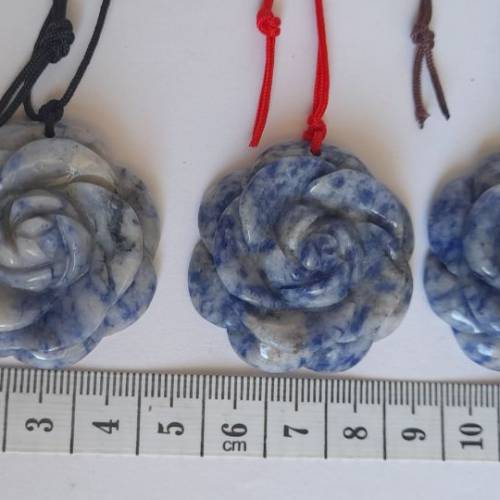 一手三件天然藍紋石玫瑰花吊墜，約38x12mm清貨價共售180元，多量價可再商議。no.30...