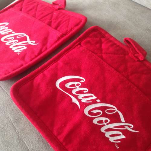 🎁 COCA COLA Kitchen Decorative Pot Holders 2pc Set 19*19cm NEW 全新 可口可樂 ...