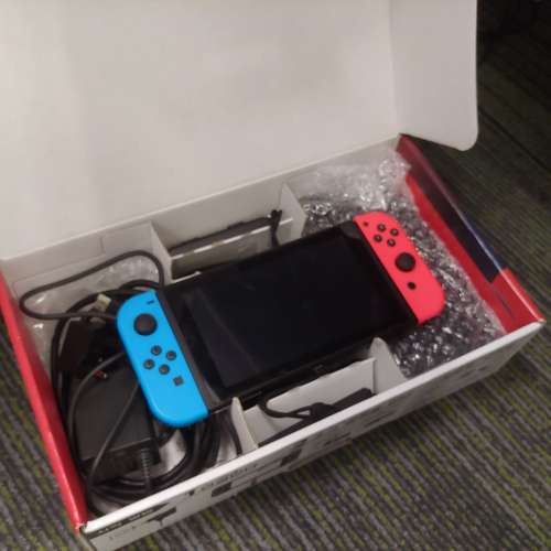 Switch 行貨大電版主機連3隻games