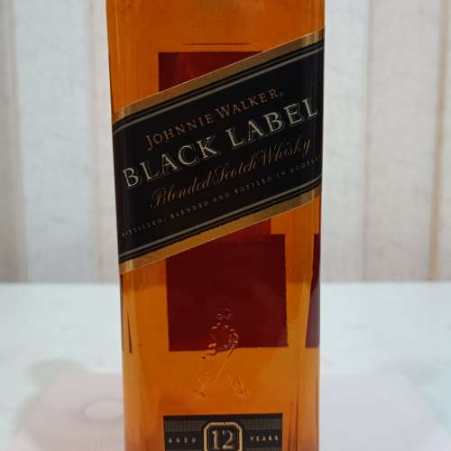 JOHNNIE WALKER BLACK LABEL 黑牌威士忌 700ml（已收藏超過20年以上）