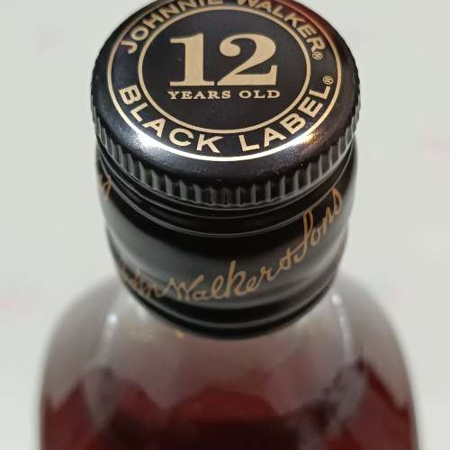 JOHNNIE WALKER BLACK LABEL 黑牌威士忌 700ml（已收藏超過20年以上）