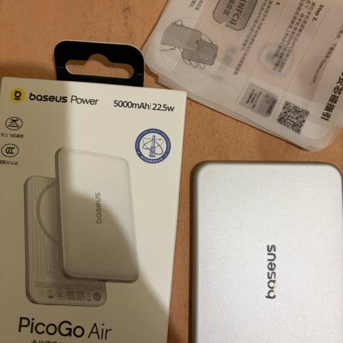 倍思卡片磁吸air移動電源