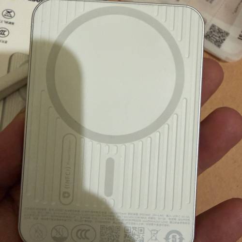倍思卡片磁吸air移動電源