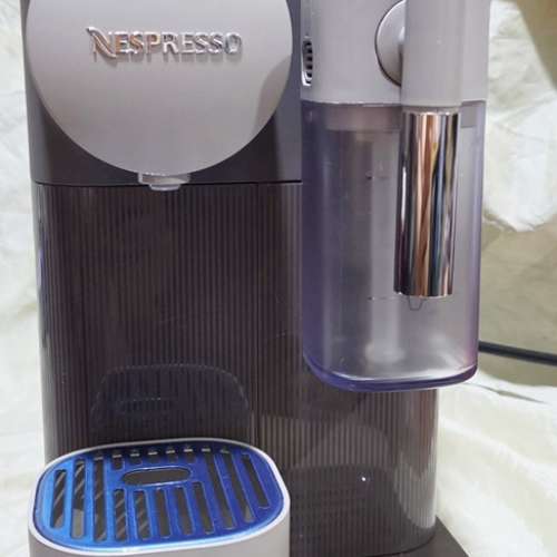 Nespresso 膠囊咖啡機 LATTISSIMA ONE