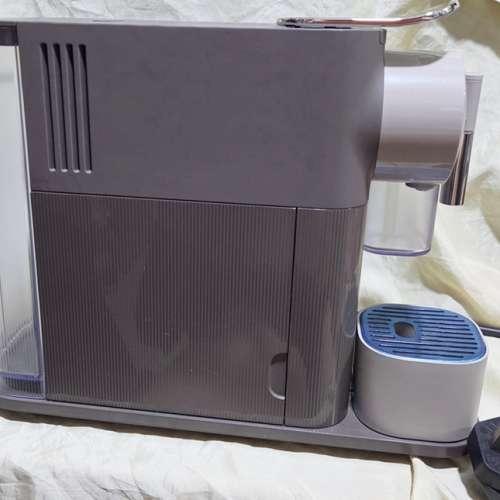 Nespresso 膠囊咖啡機 LATTISSIMA ONE