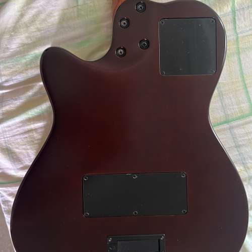 Godin A6 Ultra 電木結他