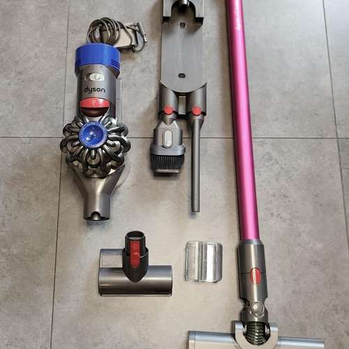 Dyson V8 無線吸塵機一套 (新換電池)