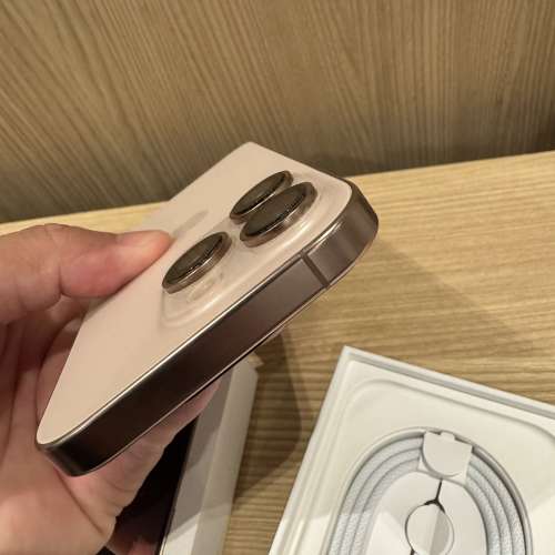 99新iPhone 16pro 256gb,港行雙卡金色鈦金屬，完美冇花，冇修冇拆，電池健康度90，...