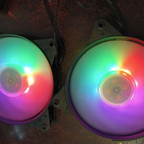 CoolerMaster 12cm RGB 風扇 兩把 跟習線 跟控制器