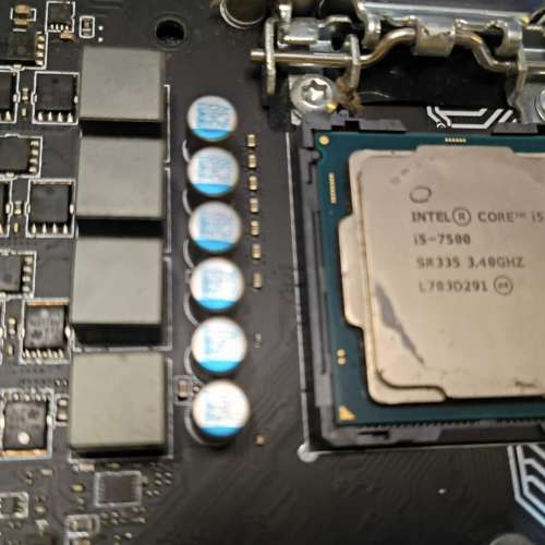 Intel&reg; Core&trade; i5-7500 處理器 3.4GHz 跟風扇