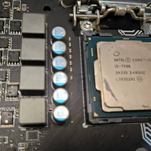 Intel&reg; Core&trade; i5-7500 處理器 3.4GHz 跟風扇