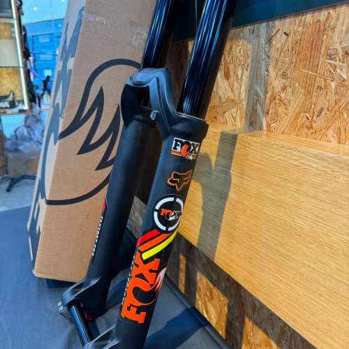 新淨 Fox 40 Elite 27.5" Fork   全黑色孖膊前叉