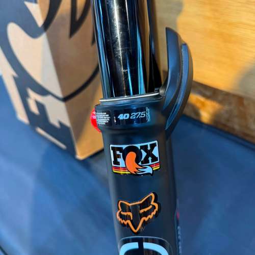 新淨 Fox 40 Elite 27.5" Fork   全黑色孖膊前叉