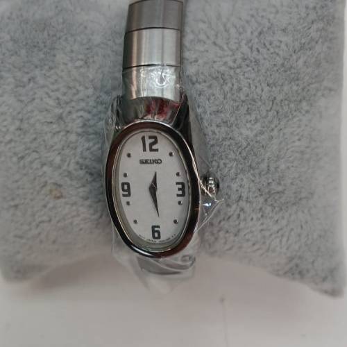 罕有全新Vintage Seiko 4N00-6989 Oval  Quartz Watch