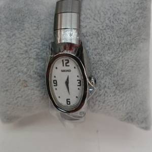 罕有全新Vintage Seiko Oval  Quartz Watch
