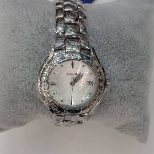 罕有全新 Vintage1990 Seiko Lady's Quartz Watch w/M.O.P. Dial & Diamond Bezel