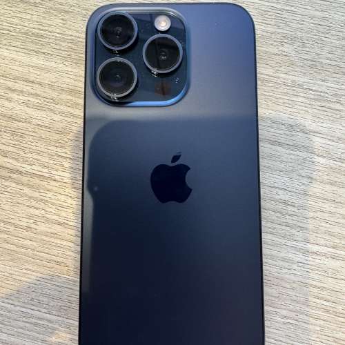 iPhone 15pro 128gb,港行雙卡極新藍色鈦金屬，電池健康度88、所有原裝，所有功能正常...